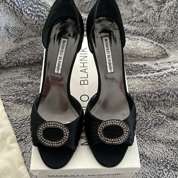 Manolo Blahnik Sedaraby Black Satin Heels 👠 - Picture 2 of 10